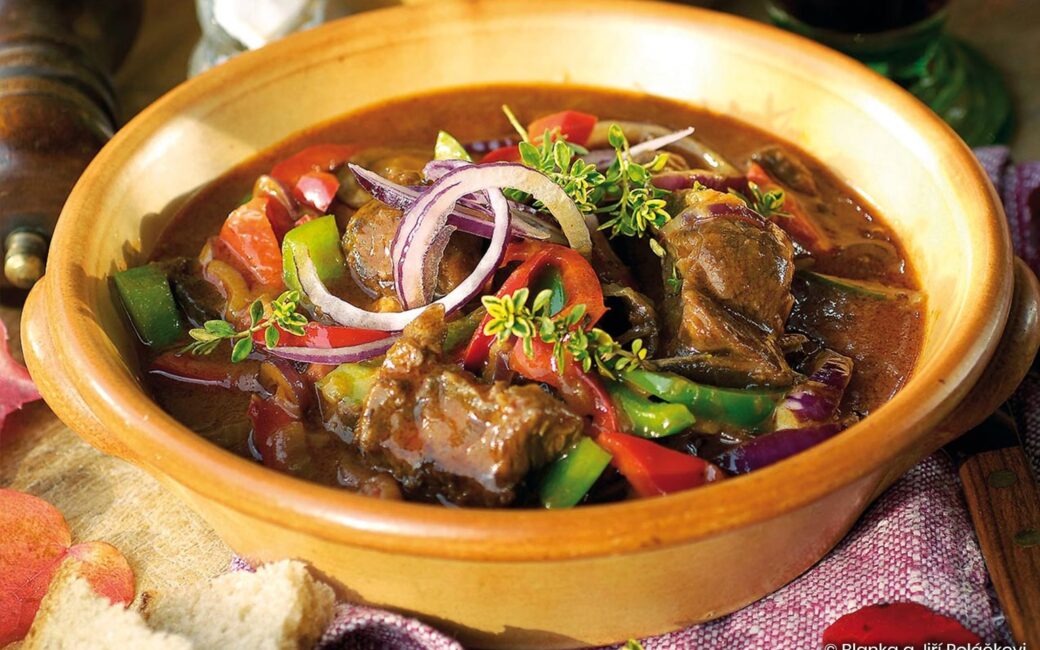 Pikantní jelení gulášek