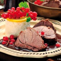 Mufloní kýta s rybízem a perníkem