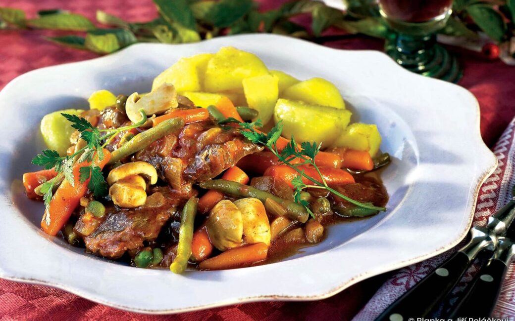 Srnčí kýta na zelenině