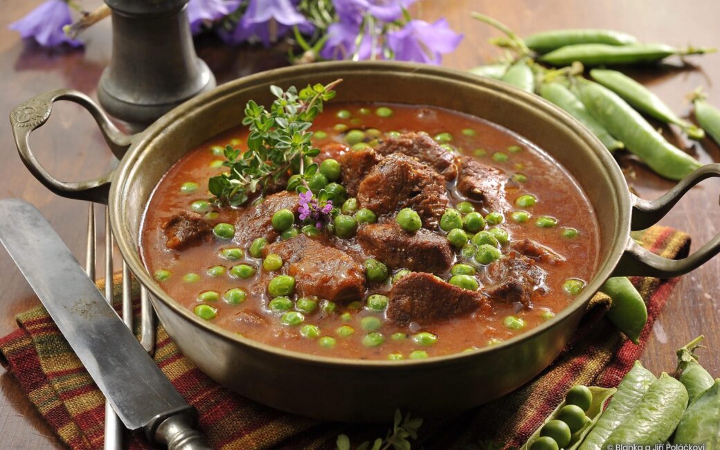 Jelení plec na tymiánu s hráškem