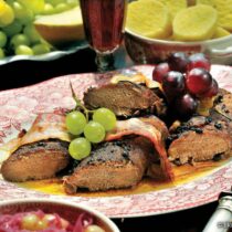 Hřbet z divočáka s vepřovým bůčkem