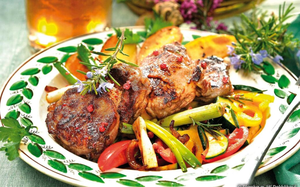 Medailonky z divočáka na rozmarýnu