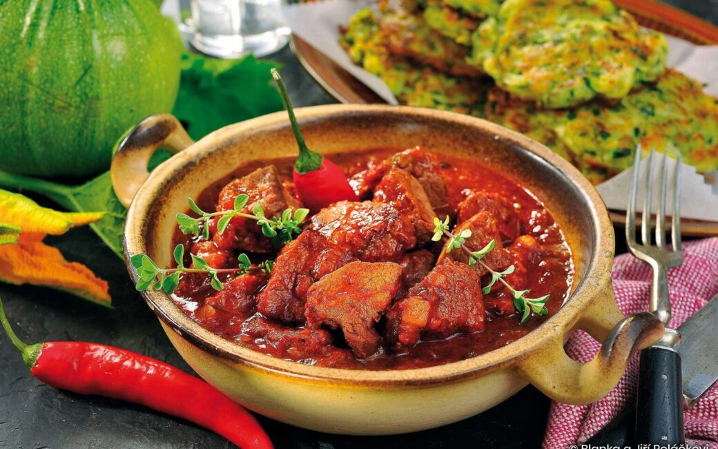 Plec z divočáka na rajčatech