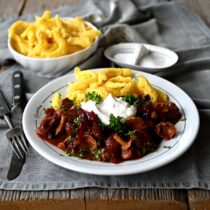 Sváteční daňčí ragú s liškami a brusinkami