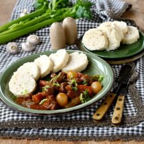 Jelení ragú s mrkví a žampiony