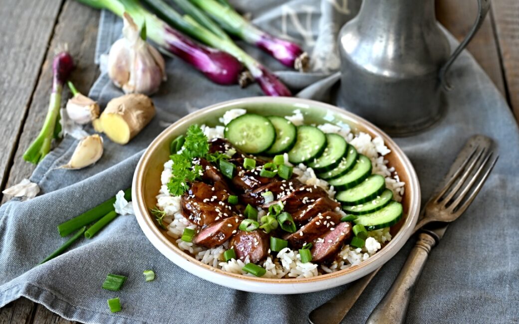 Grilovaná daňčí svíčková s česnekovo-zázvorovou omáčkou