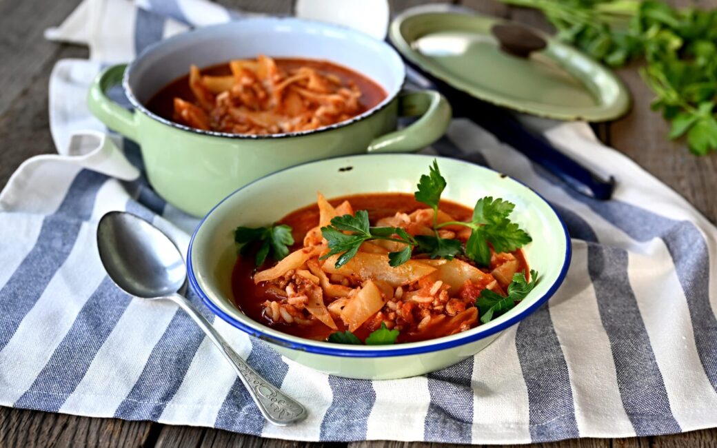 Zelná rajská polévka s mletou zvěřinou