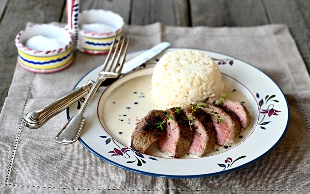 Hřbet z divočáka s pepřovou omáčkou