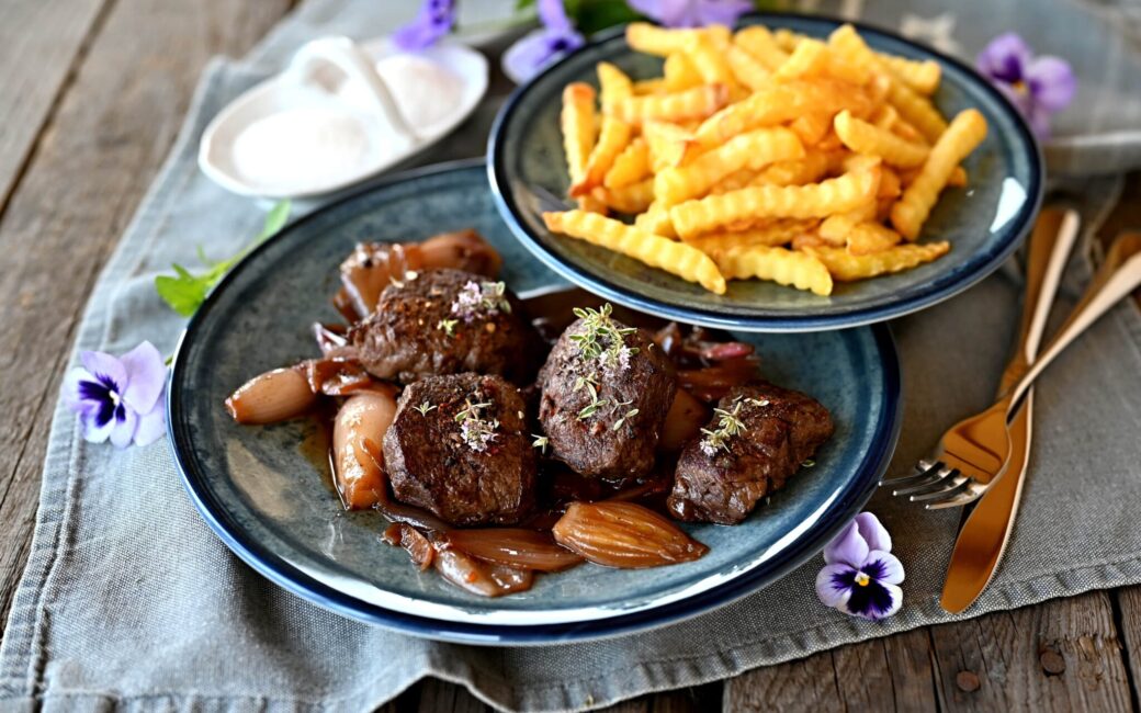 Jelení medailonky na šalotce a červeném víně