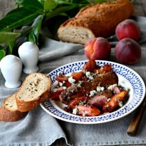 Daňčí svíčková s balzamikovými broskvemi