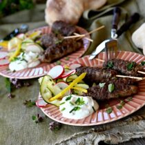 Grilované srnčí mleté kebaby s oreganem