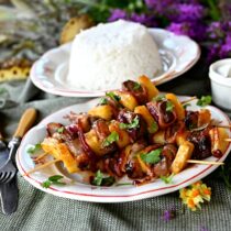 Srnčí špízy s ananasem