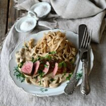 Daňčí svíčková se žampiony