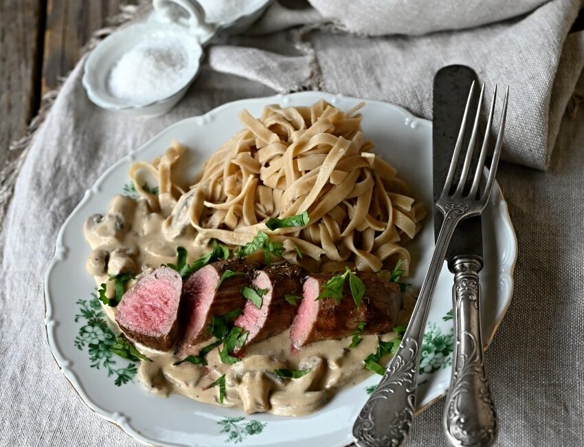 Daňčí svíčková se žampiony