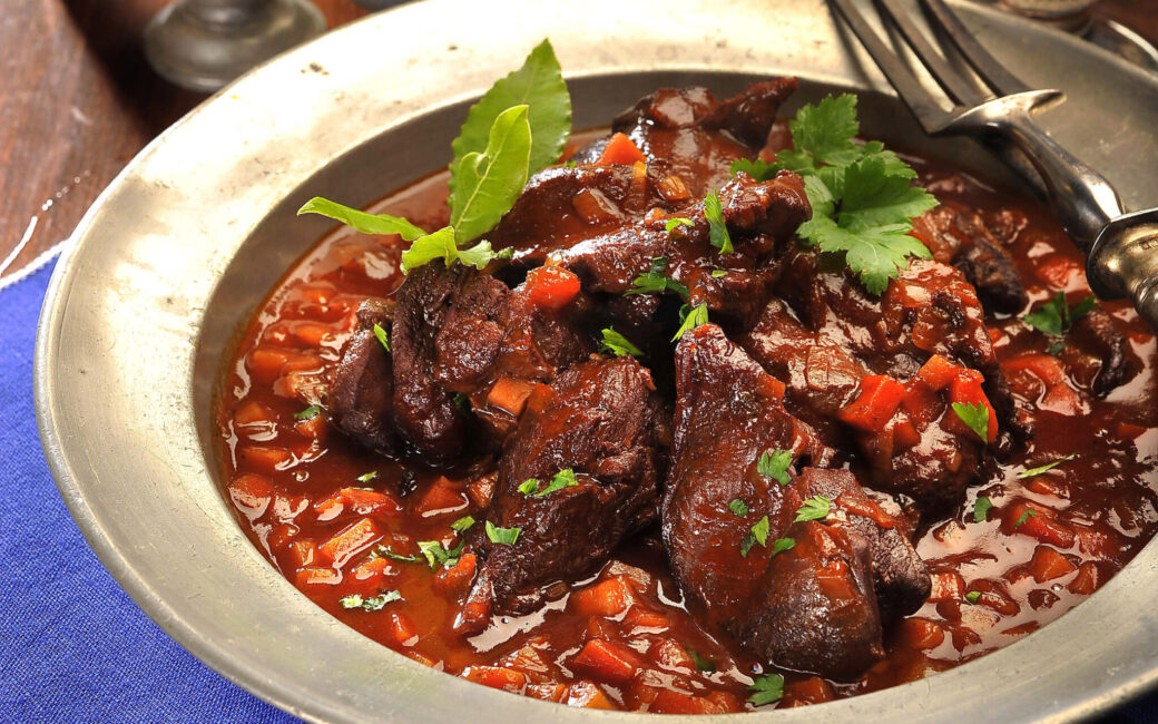 Jelení plec na víně